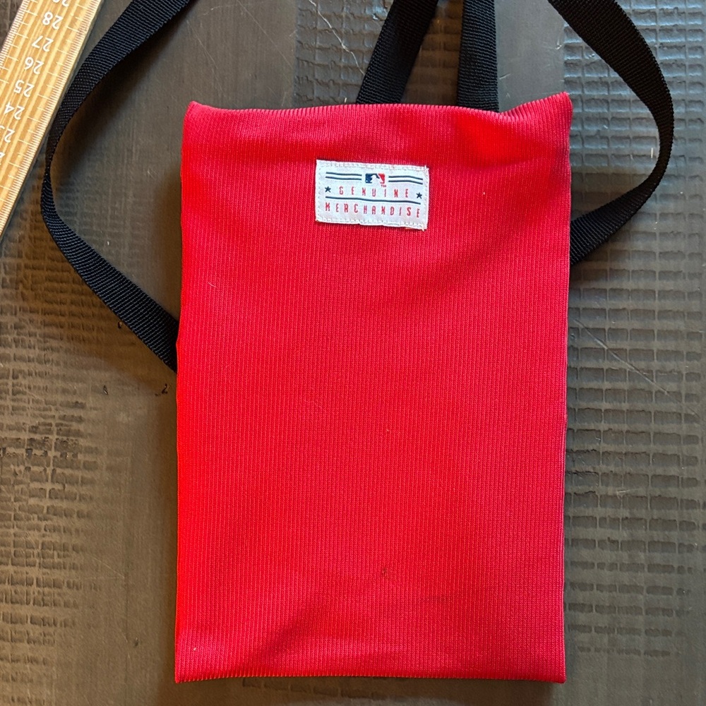 Philadelphia Phillies Red Crossbody Bag - Picture 5 of 6